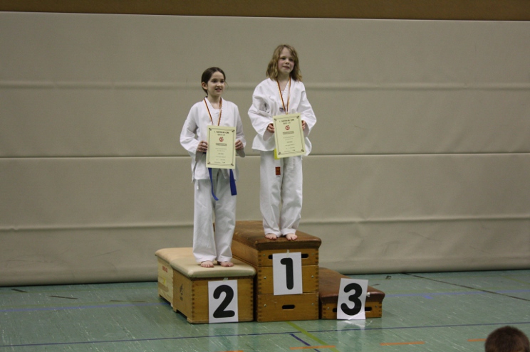 Gruppe Mädchen 1 - 1. Yara, 2. Lara