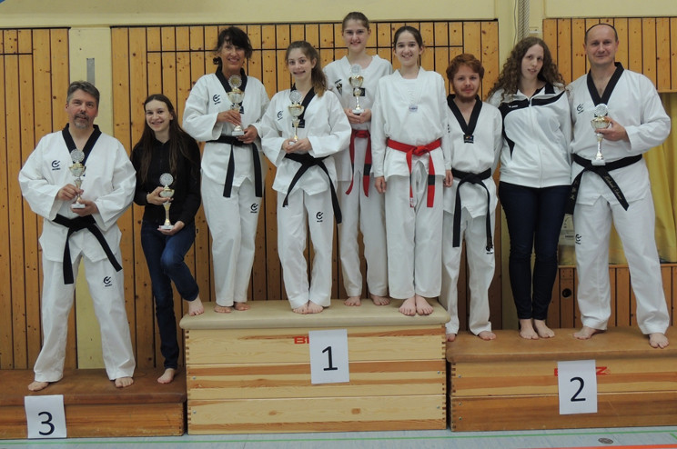 Bronze: Martin Meyritz (Master 2 m), Celina Adam (Jugend A16 w) und Ann-Kathrin Kirsch (Jugend A17 w), alle TKD Spöck